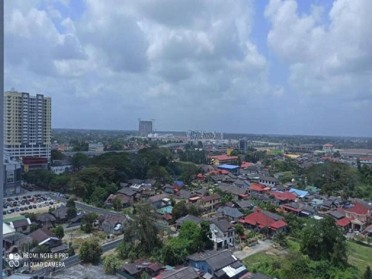 Zulanie Suite Troika Residence: Golden Triangle Oasis with Pool Kota Bharu Exterior photo