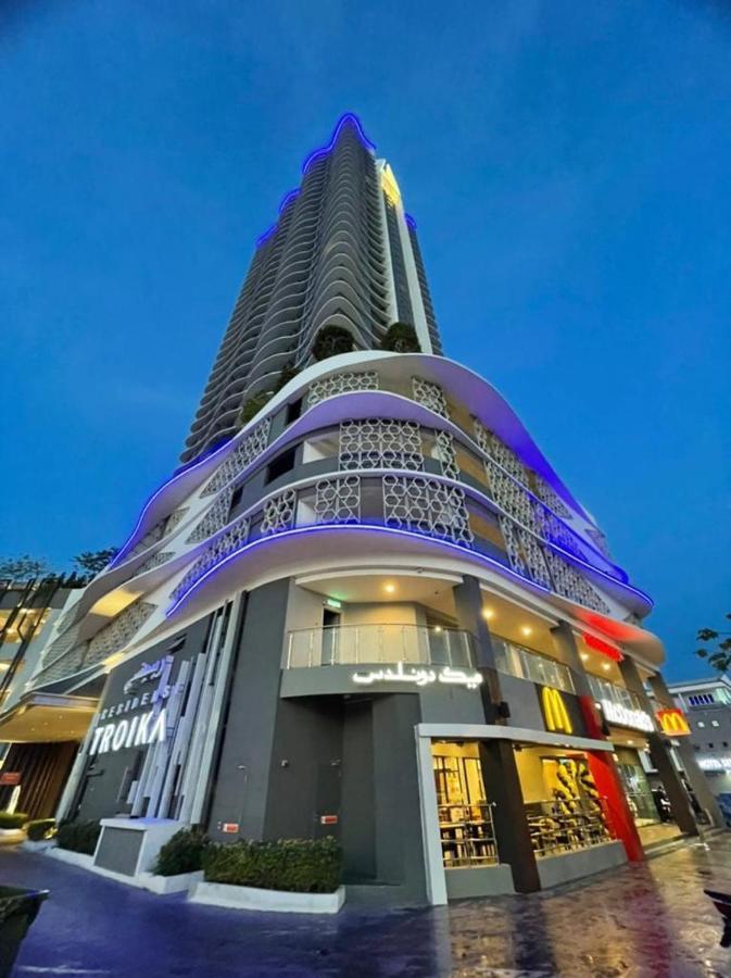 Zulanie Suite Troika Residence: Golden Triangle Oasis with Pool Kota Bharu Exterior photo